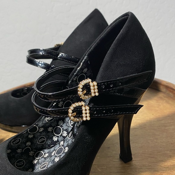 Riverdale Veronica Pearl Buckle Mary Jane Heels Hot Topic Exclusive - Picture 3 of 9